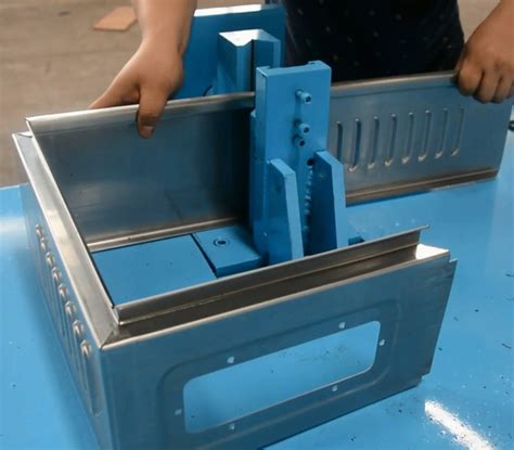 Sheet metal box roll forming machine for distribution 